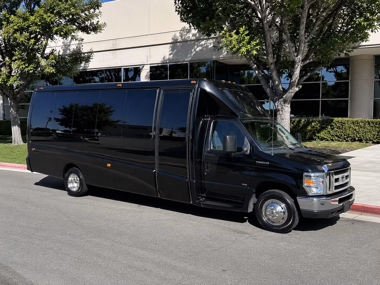 Savannah Winery Tour & Pub Crawl Transportation group transportation